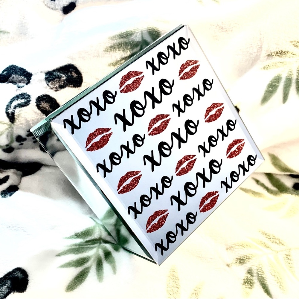 💋 Hugs and Kisses Fully Mirrored Jewelry Box